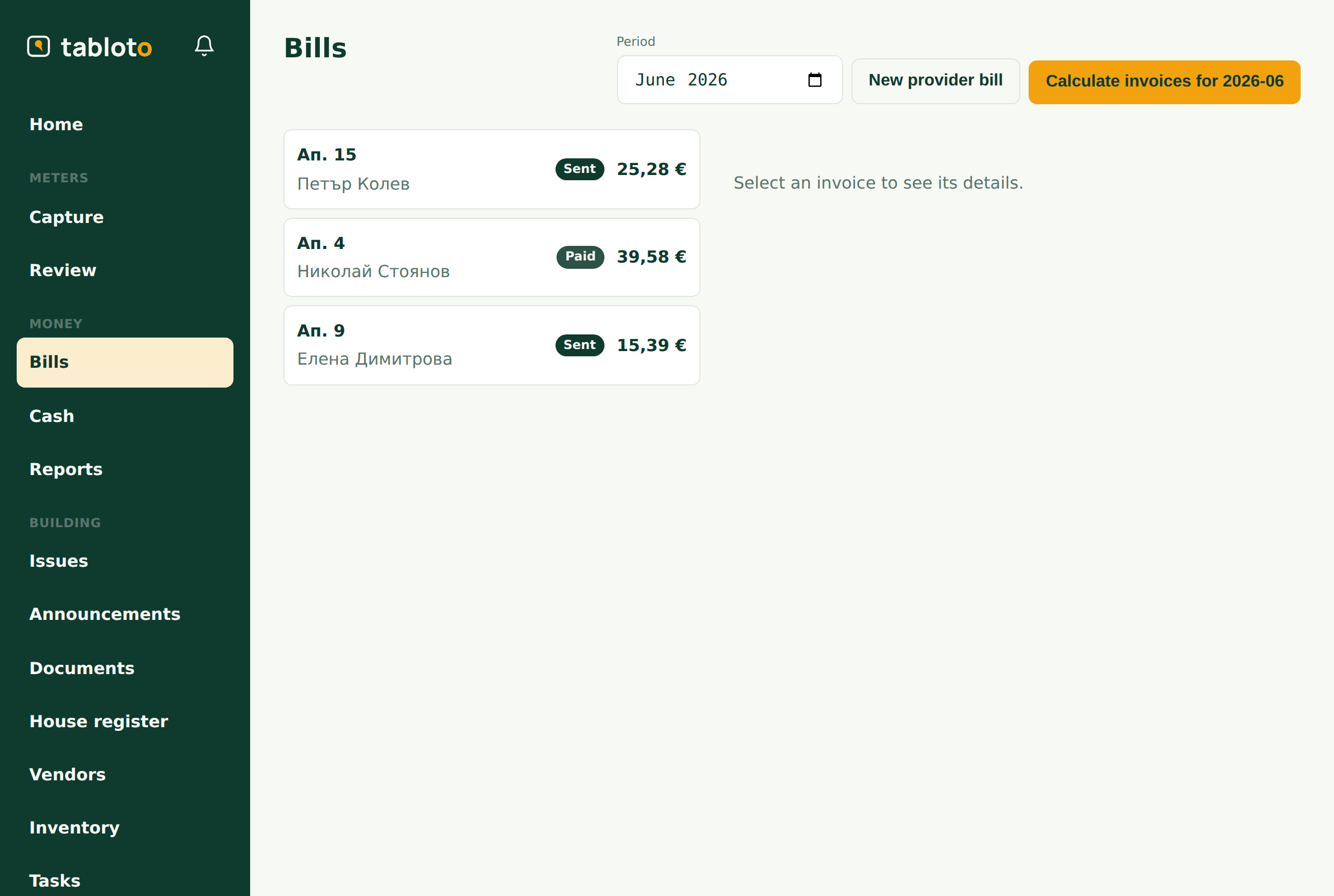The billing screen: the chosen period, the issued invoices by apartment with their statuses.